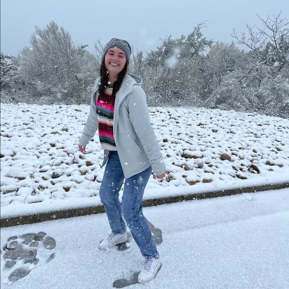 Meet your Posher, Shelby - Picture 3 of 4